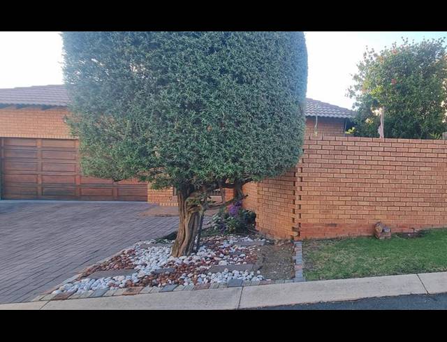 4 BEDROOM HOUSE FOR SALE IN AMBERFIELD